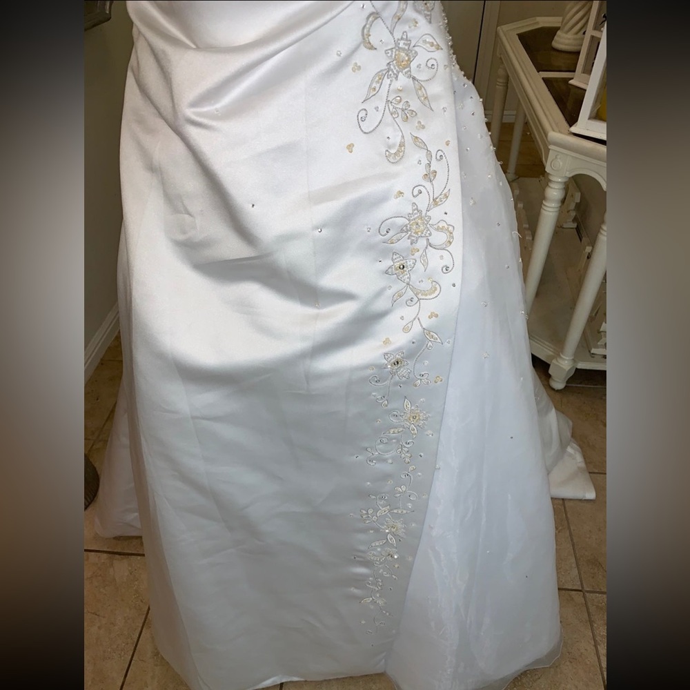 BOUTIQUE WEDDING GOWN SIZE 12 - Picture 7 of 11